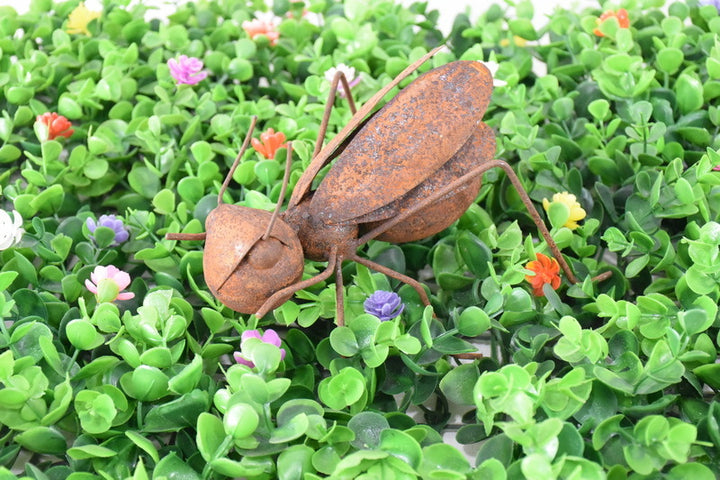 Willow &amp; Silk Metal 15cm/12cm Set of 2 Asst Size Rust Garden Insect Statues