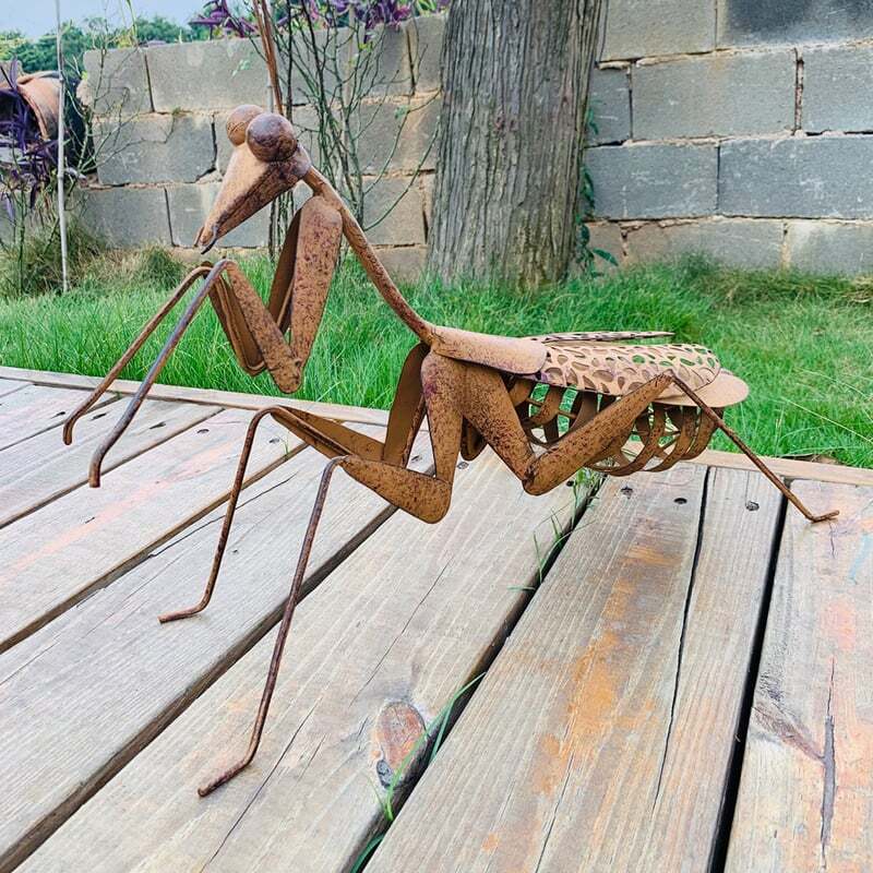 Willow &amp; Silk Garden Decor Figurine Lucky Praying Mantis